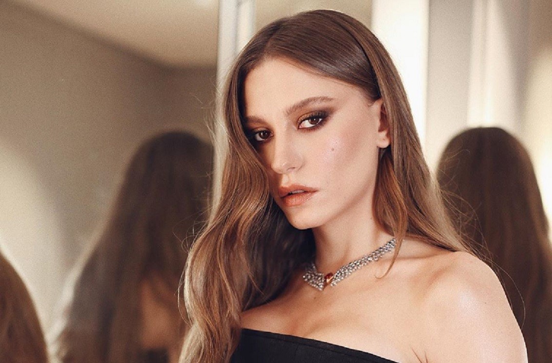 ما هي ديانة سيريناى ساريكايا ومن هو زوجها