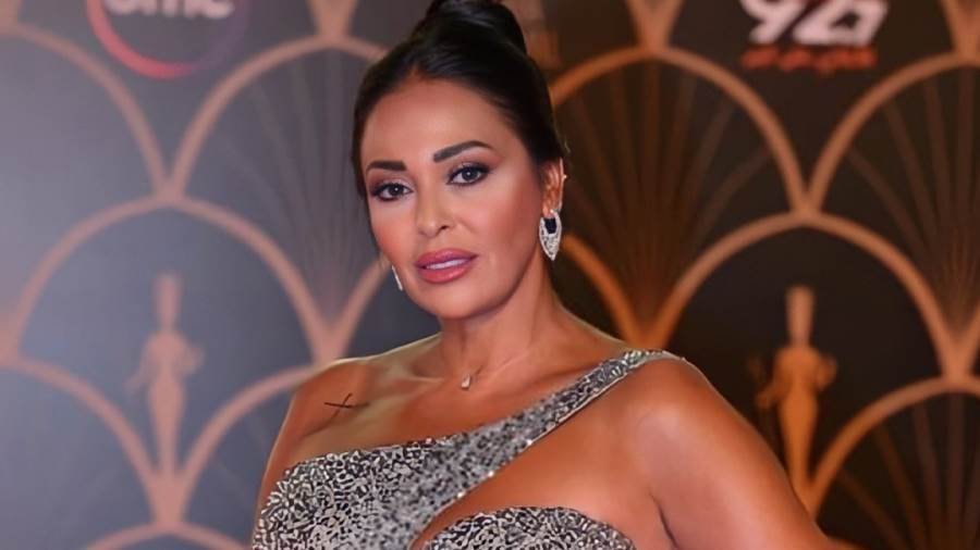 أحدث اطلالة داليا البحيري وزوجها وابنتها