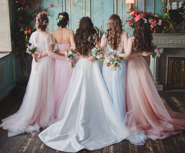 فساتين سهرة بألوان الباستيل