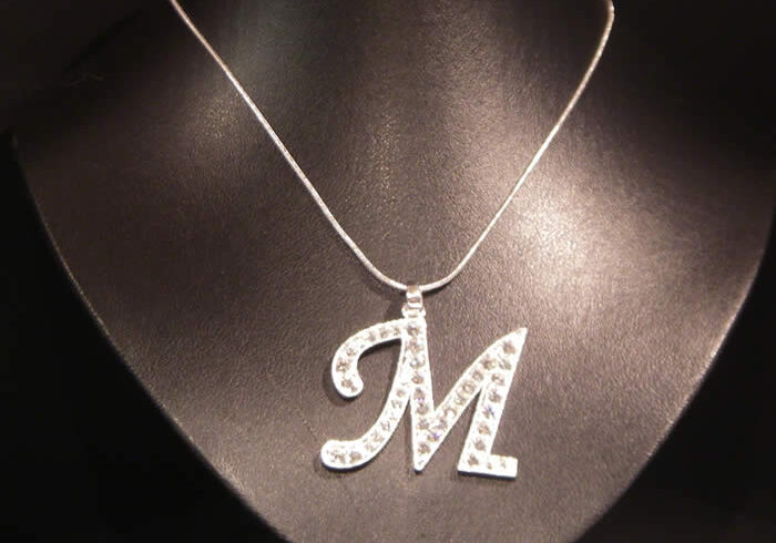 صور أشكال حرف M بالإنجليزي