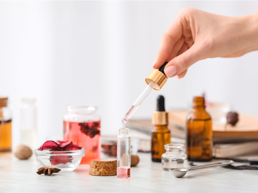 كيفية تحضير العطور في المنزل بسهولة