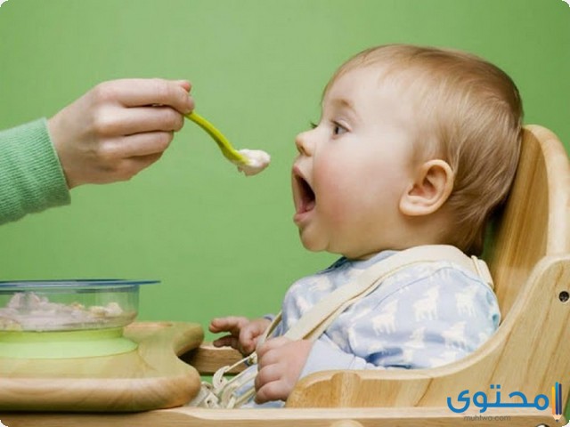 من عمر يأكل الطفل السيريلاك