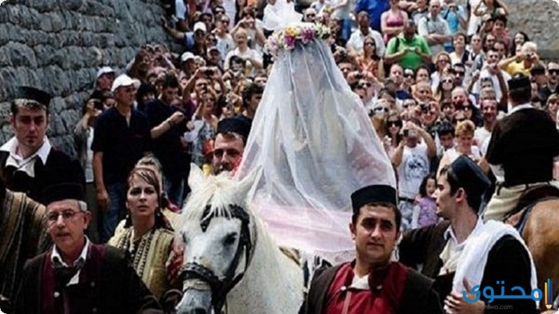 أغرب العادات حول العالم