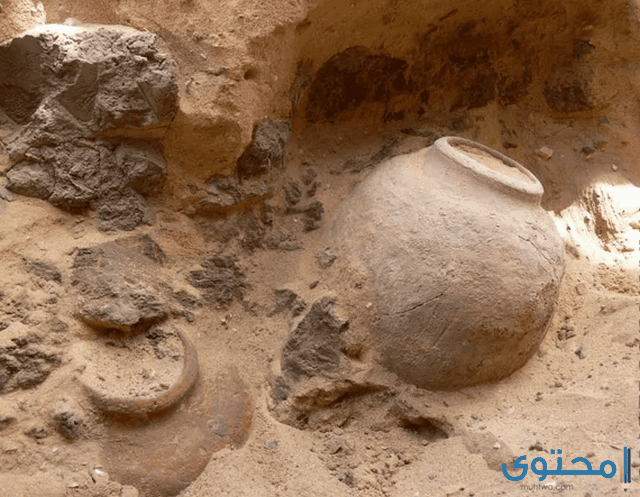 طبقات الأرض فوق سطح المقابر الفرعونية