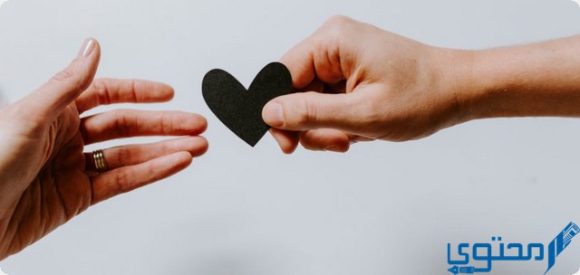 كيف اعرف انه يحبني