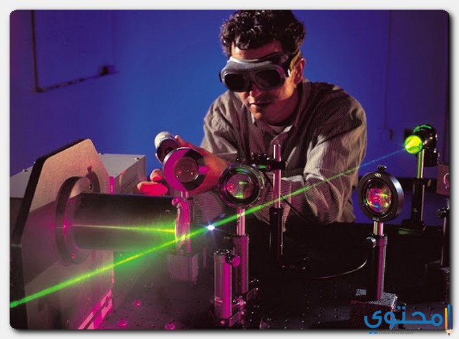 مخترع الليزر